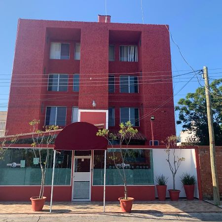 Hotel Vagabundo Plaza Del Sol Сапопан Экстерьер фото