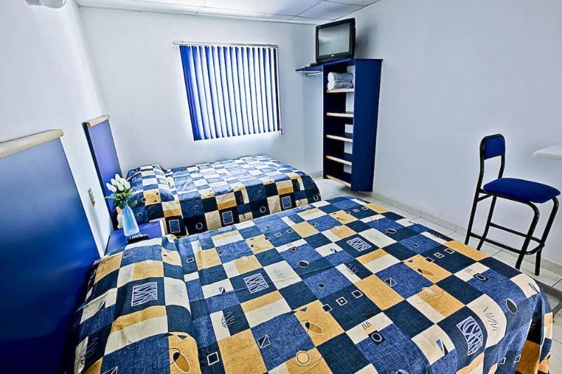 Hotel Vagabundo Plaza Del Sol Сапопан Экстерьер фото